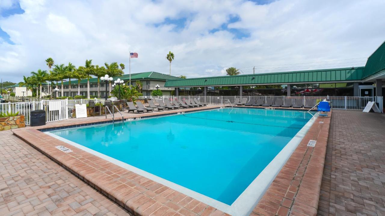 Waterfront Room, Heated Pool, Tiki Bar & Grill South Bradenton Exteriér fotografie